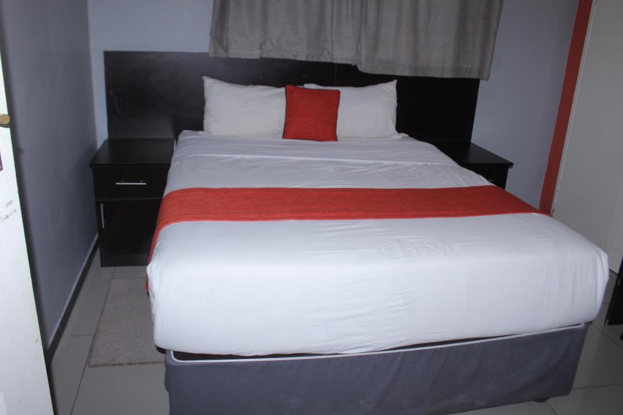 Global Guest House Касане Экстерьер фото