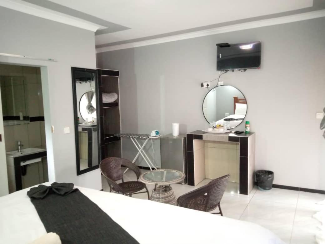 Global Guest House Касане Экстерьер фото