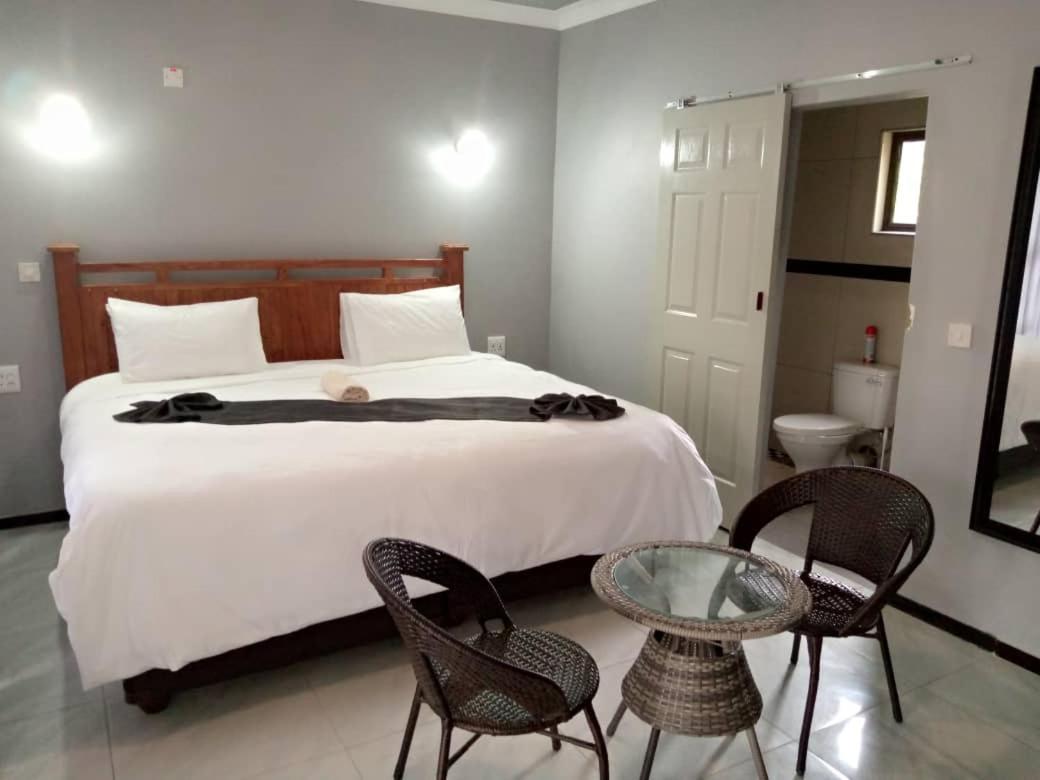 Global Guest House Касане Экстерьер фото